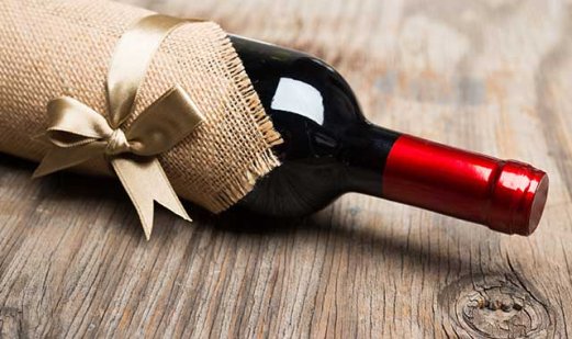 Il tipo di regalo di vino più popolare è una bottiglia di vino